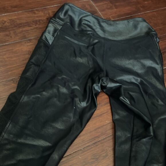 Black Leggings - Net Detail on Sides - Pockets - Size Small - Picture 4 of 4